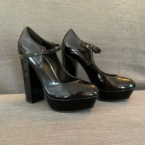 FOREVER 21 - Black platform heels - size 7